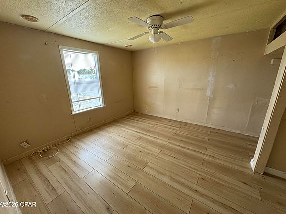 5th image of 330 Laureno Pl