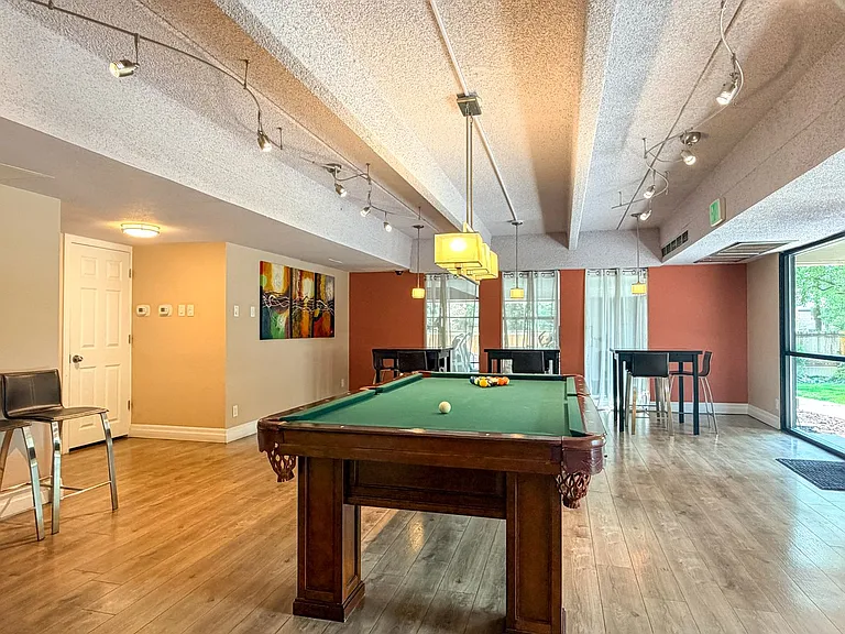 1433 N Williams St #602 — Photo 7
