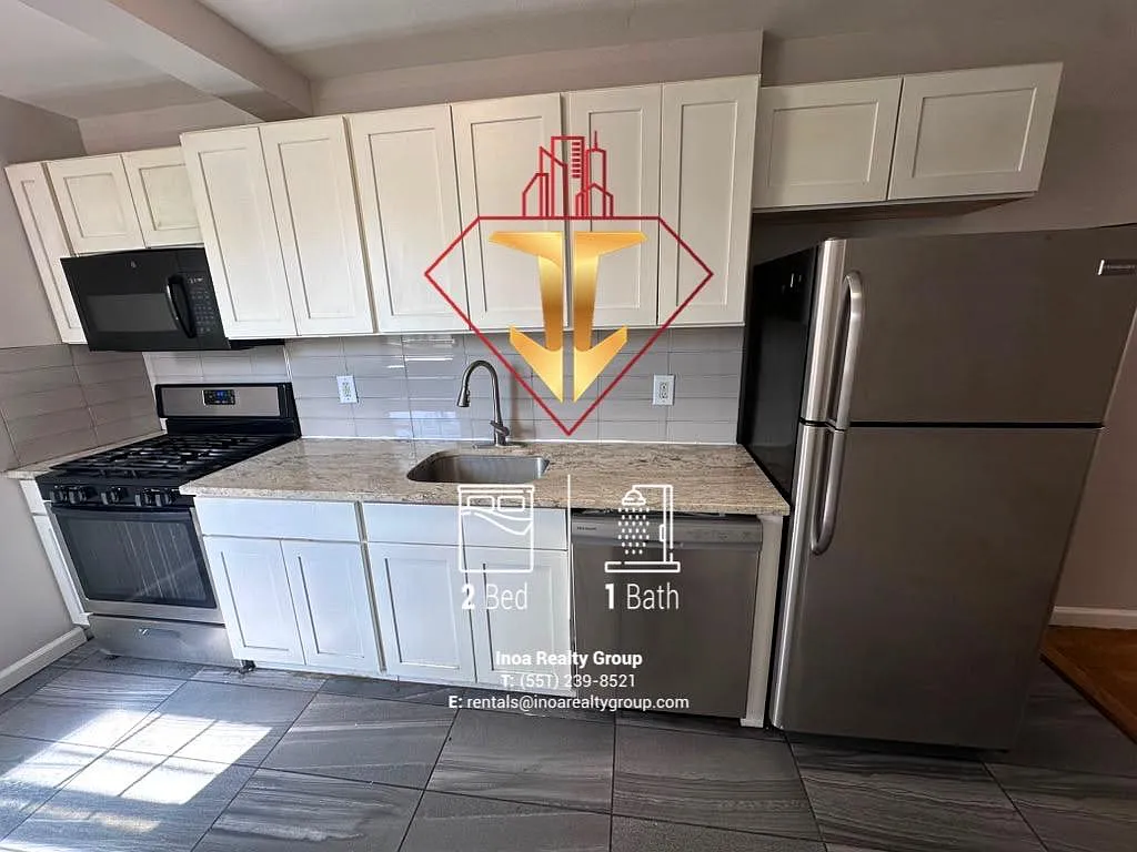 2 bed, 850 sqft, $2,300 — Photo 2
