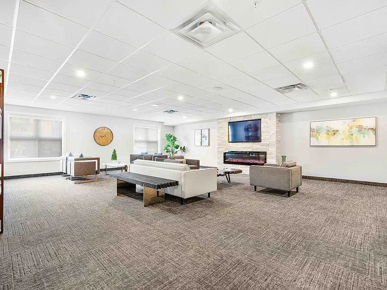 1355 Commissioners Rd W — Photo 14