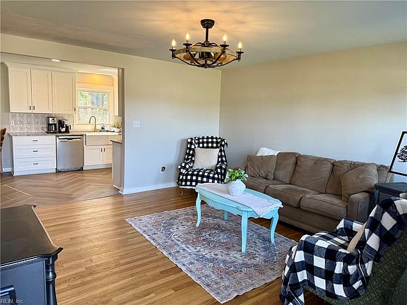 4th image of 914 Wilson Rd