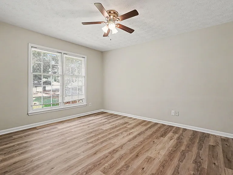 886B Martin Heights Dr — Photo 30