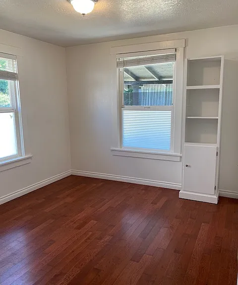 302A Van Trump Ave NE #A — Photo 8