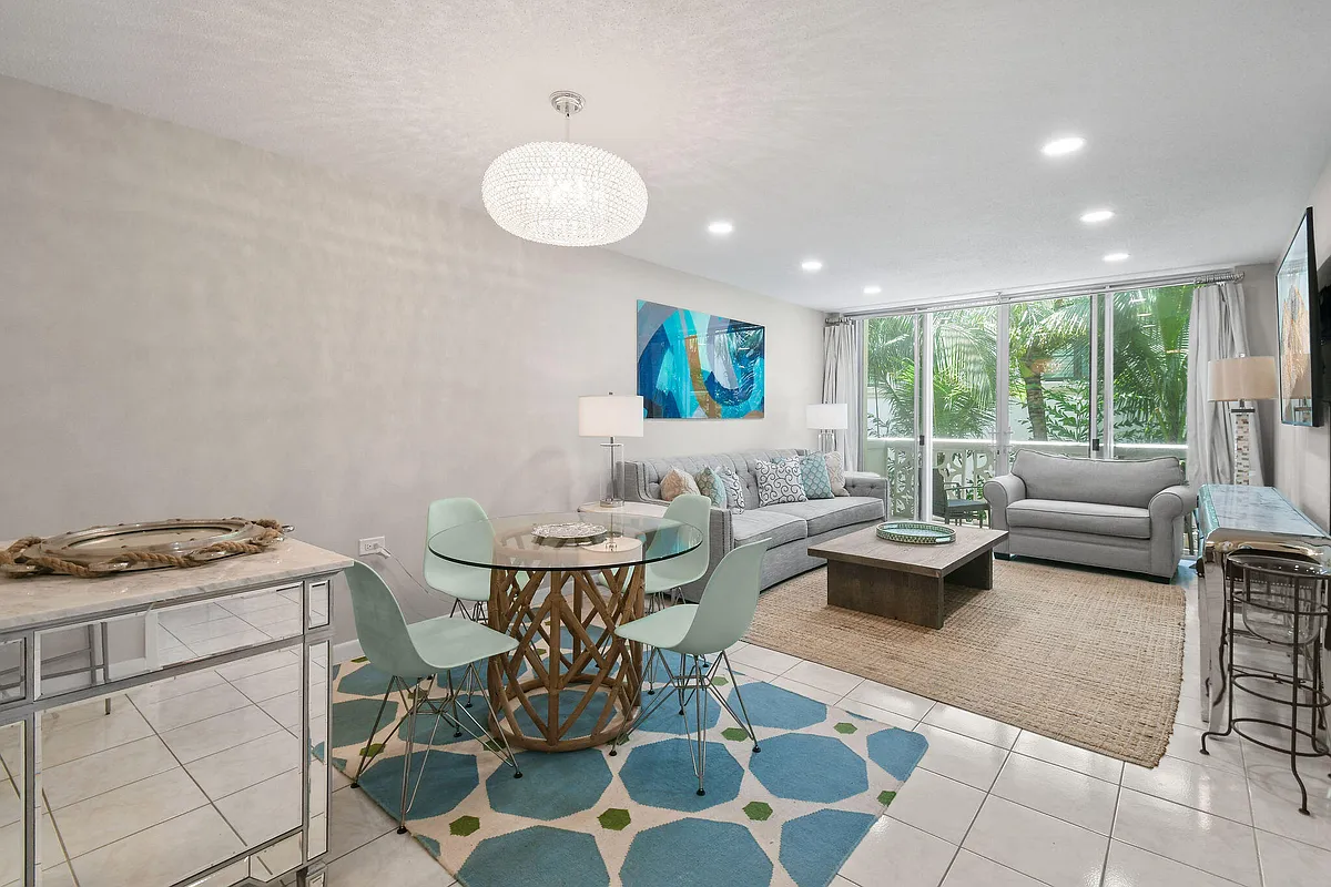 Building Photo - 227 Brazilian Ave #2H