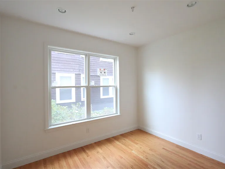 25 Lewis St #1 — Photo 14