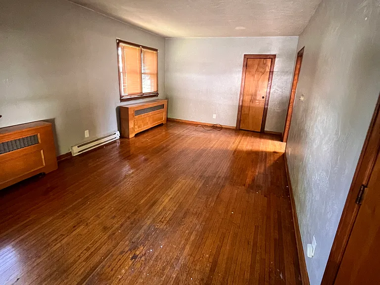 2803 Queen St — Photo 5