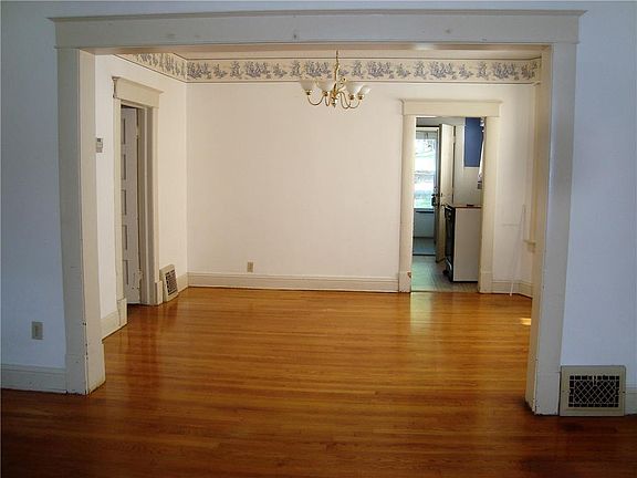 5th image of 2727 Sacramento St