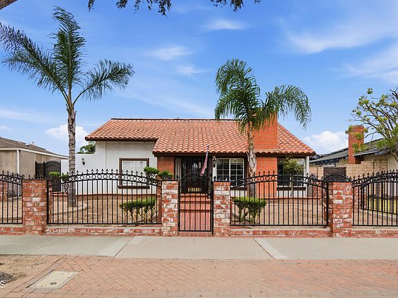 2nd image of 1131 N Camelot Way
