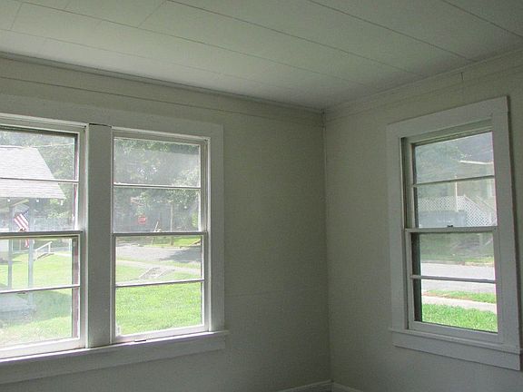 3rd image of 108 Dean St