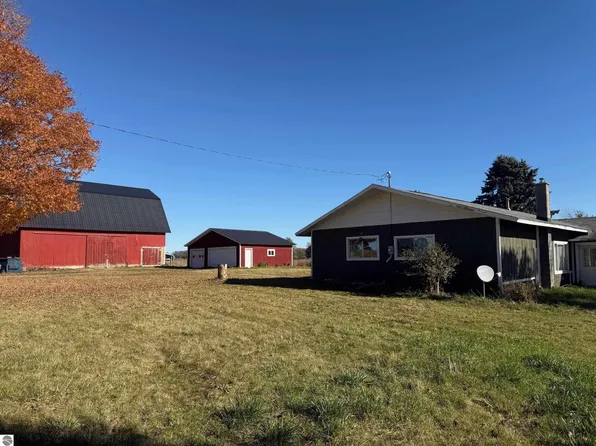 11700 N 11th Rd, Buckley, MI 49620