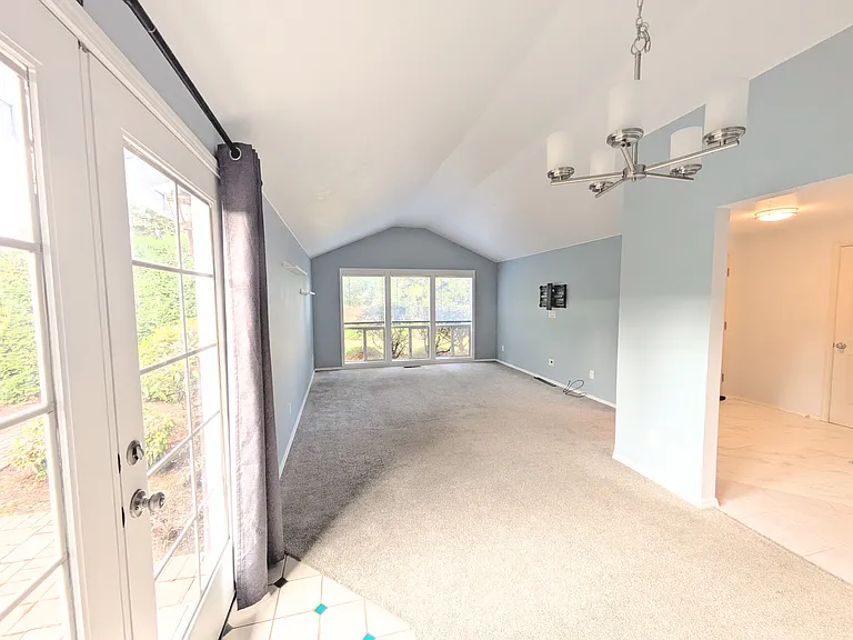 566 Sunwood Dr NW — Photo 2