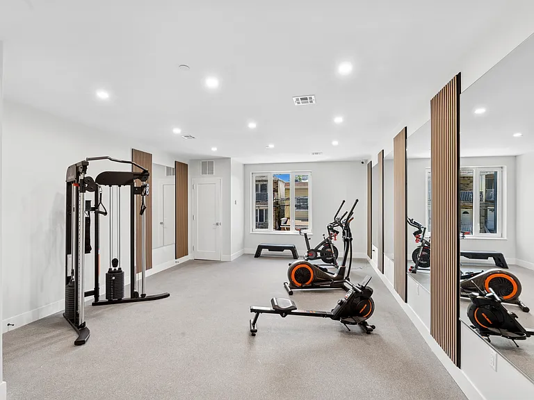 6810 Polk St — Photo 36