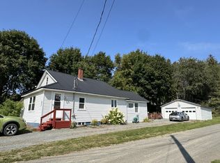 97 Smyrna St, Houlton, ME 04730