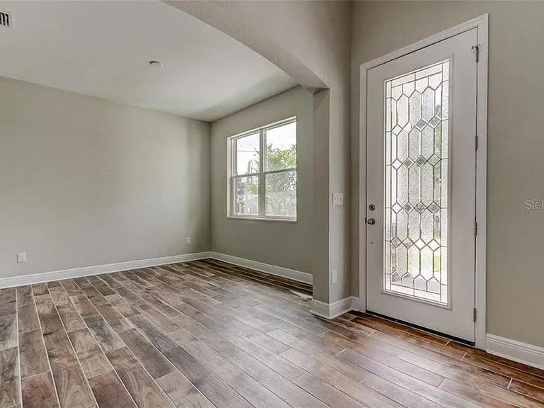 2309 W Saint John St — Photo 10