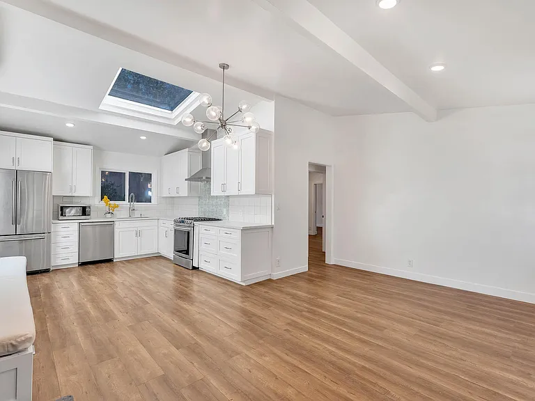 5338 Campo Rd — Photo 7
