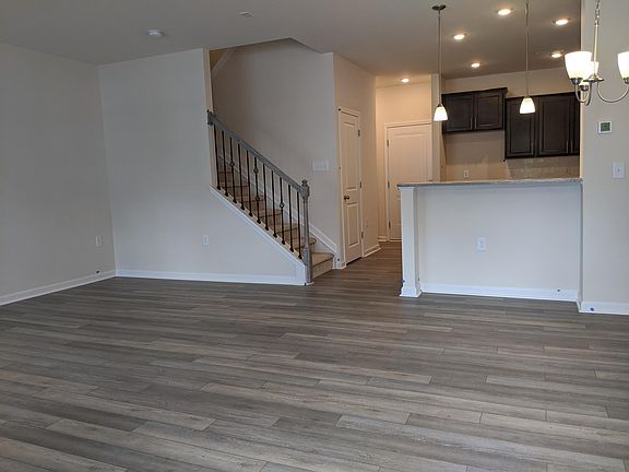 2nd image of 213 Eagleson St