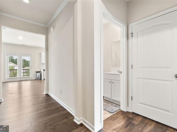 5th image of 594 Sweet Bay Ln