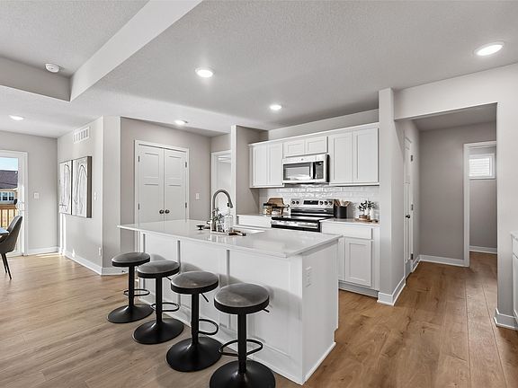 4th image of 926 Willow Valley Dr