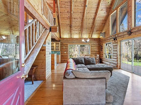 3rd image of 334 Harvest Ln