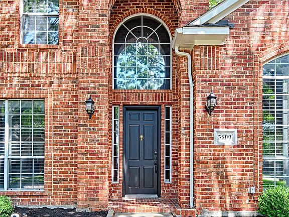 5th image of 3600 Crownhill Dr