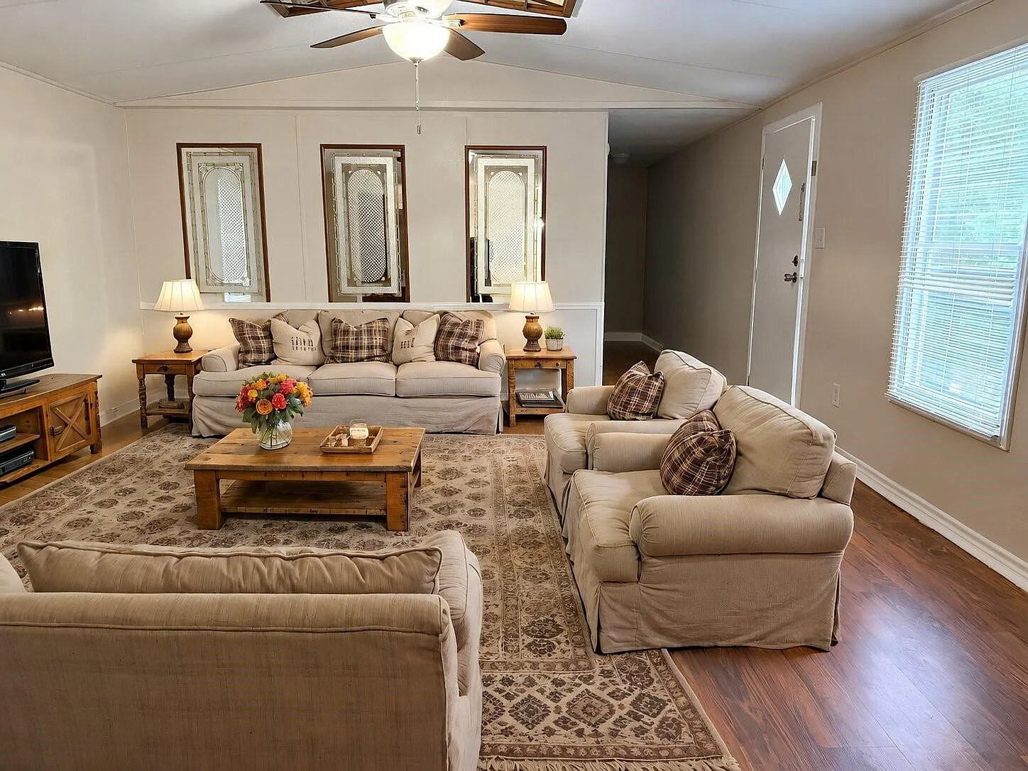 3 bed, 2.0 bath, 1280 sqft, $995 — Photo 1