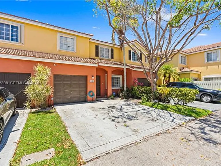 1844 SW 102nd Way #Townhouse 1844 — Photo 3