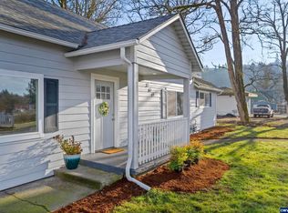 264 7th St, Lyons, OR 97358