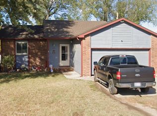 3216 E Navajo Ln, Wichita, KS 67216
