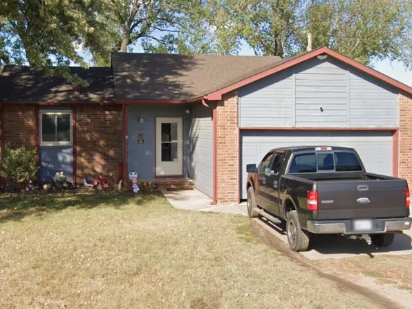3216 E Navajo Ln, Wichita, KS 67216