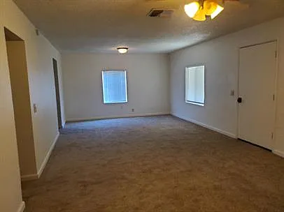 5 bed, 1387 sqft, $2,100 — Photo 4
