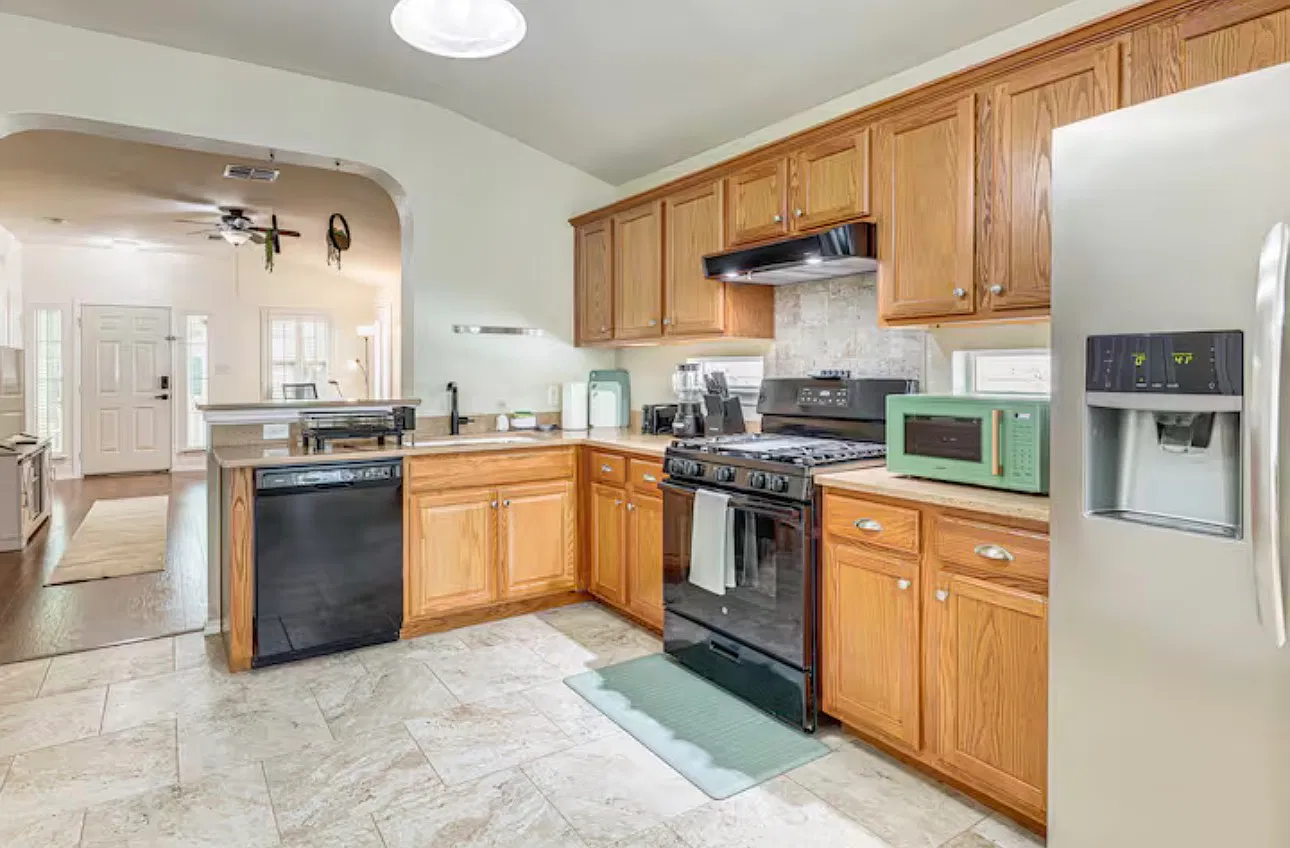 3 bed, 1306 sqft, $1,800 — Photo 2