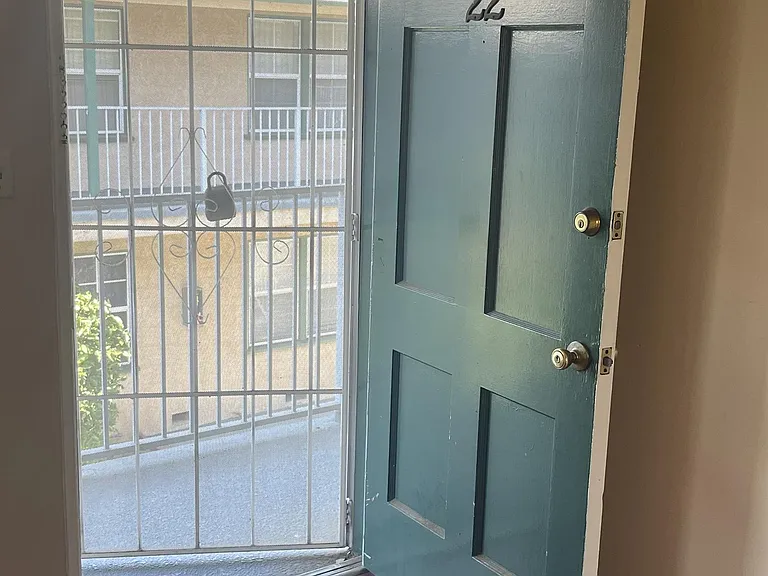 410 S Sierra Madre Blvd #22 — Photo 2