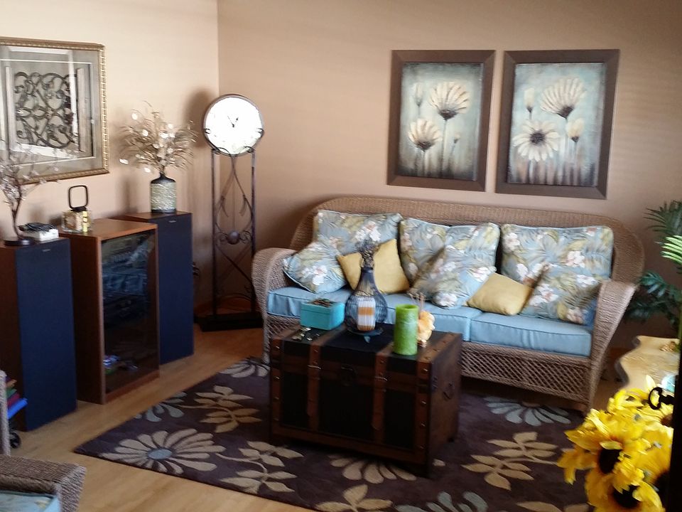 2nd image of 851 Mapleridge Dr