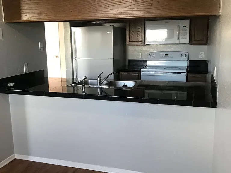 Charming 1-Bedroom Apartment in Fort Worth 700 Sq. Ft. — Photo 8