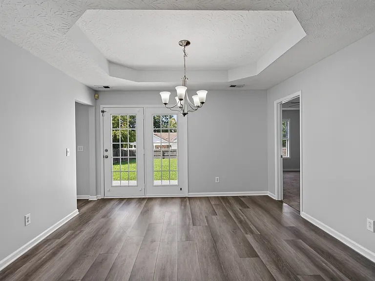 113 Westchester Dr — Photo 5