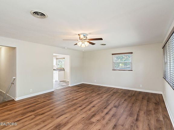 2nd image of 5014 Knoxwood Dr