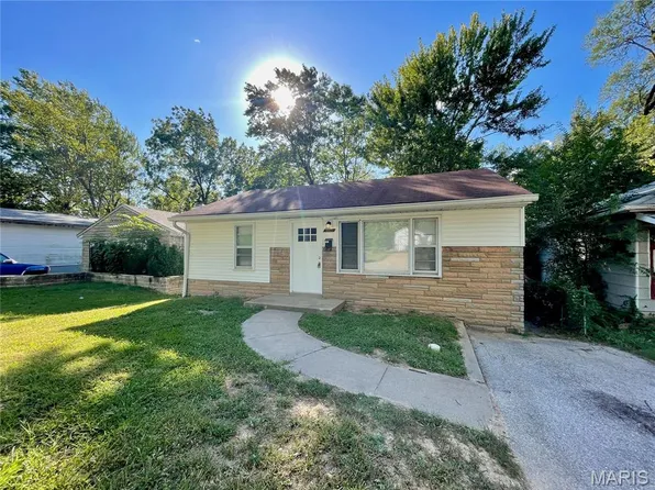 10121 Baron Dr, Saint Louis, MO 63136