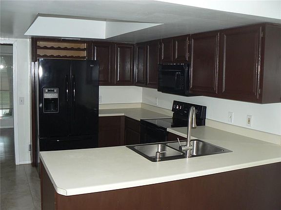 5th image of 1301 E Miller Dr
