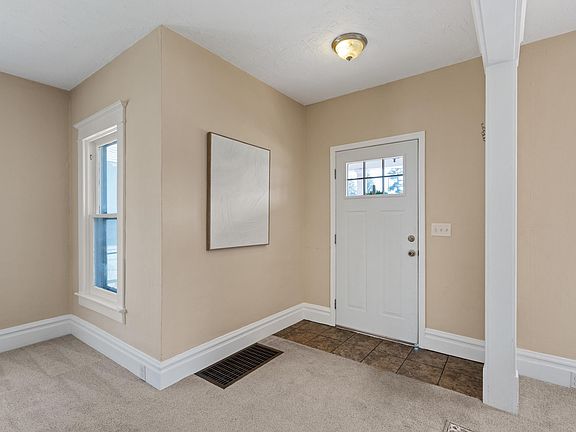 3rd image of 1524 W Knox Ave