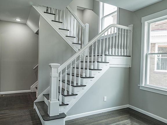 3rd image of 320 Erkenbrecher Ave
