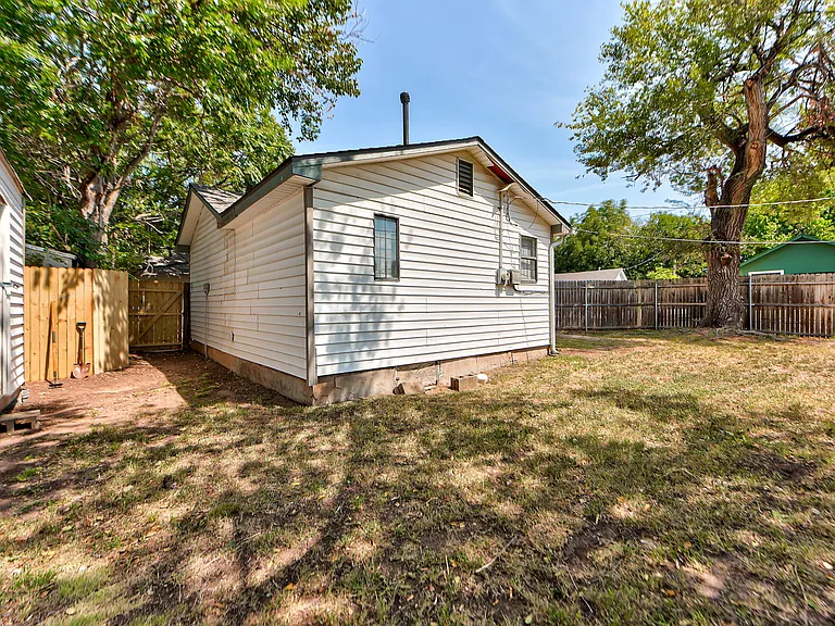 204 S Stewart Ave — Photo 27