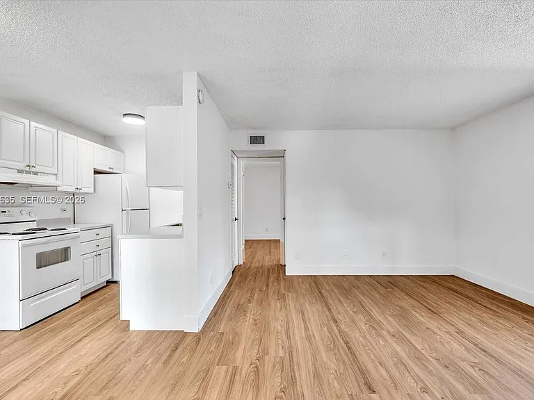 1405 Miami Rd #7 — Photo 19
