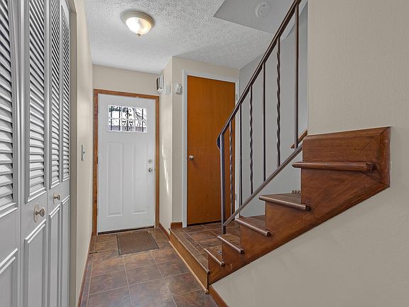 4th image of 1326 Woodbrook Ln #234