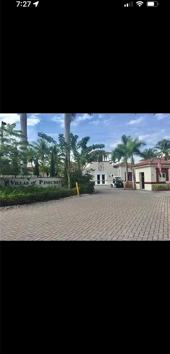 Villas Of Pinecrest Condo — Photo 1