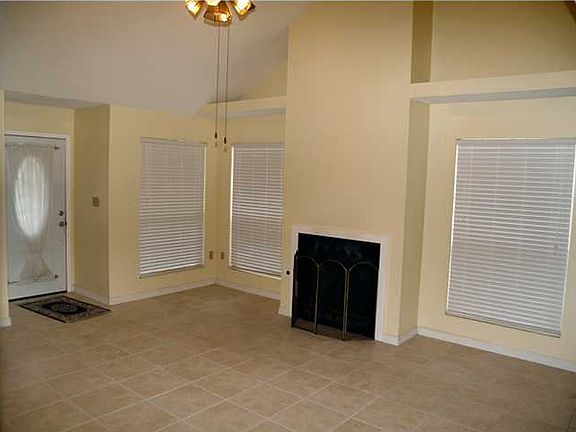3rd image of 113 Parkwood Dr