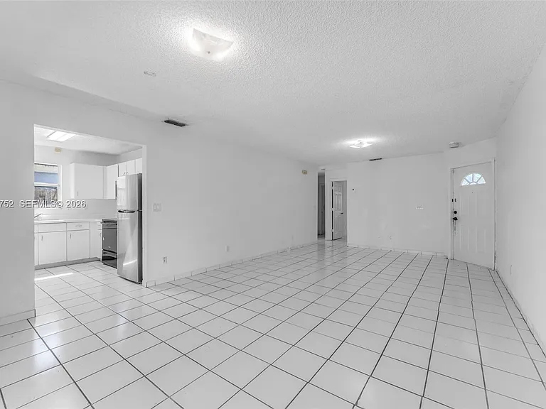 768 SW 9th St — Photo 6
