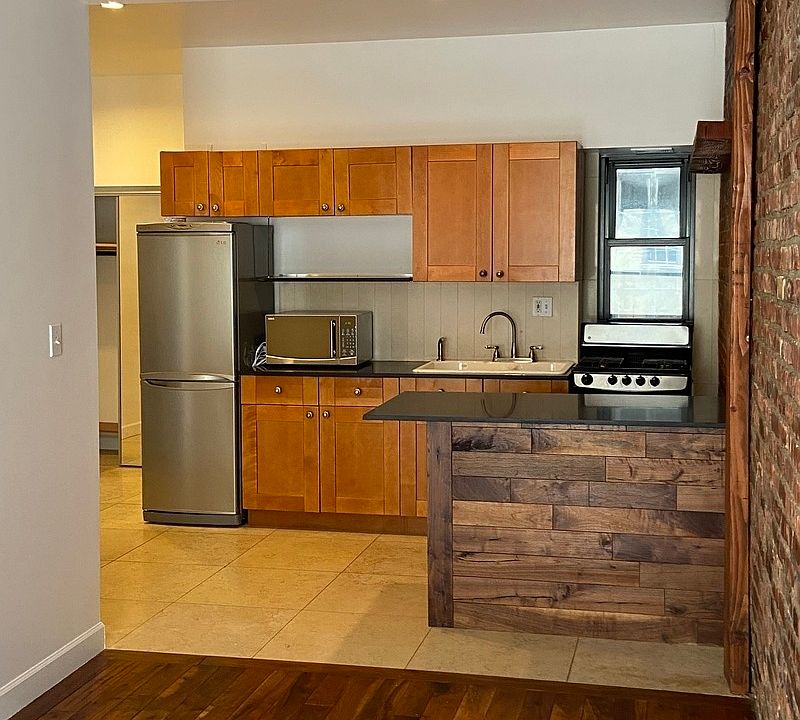 1st image of 215 2nd Ave APT D2