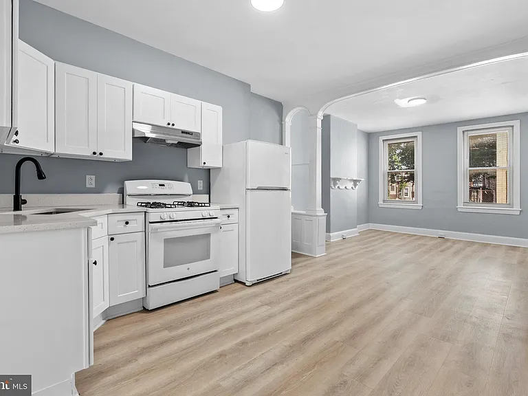 1638 W Juniata St — Photo 8