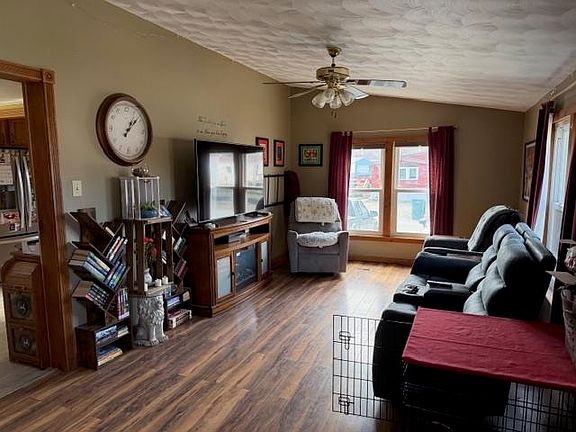 3rd image of 68 Daffodil Hill Lane