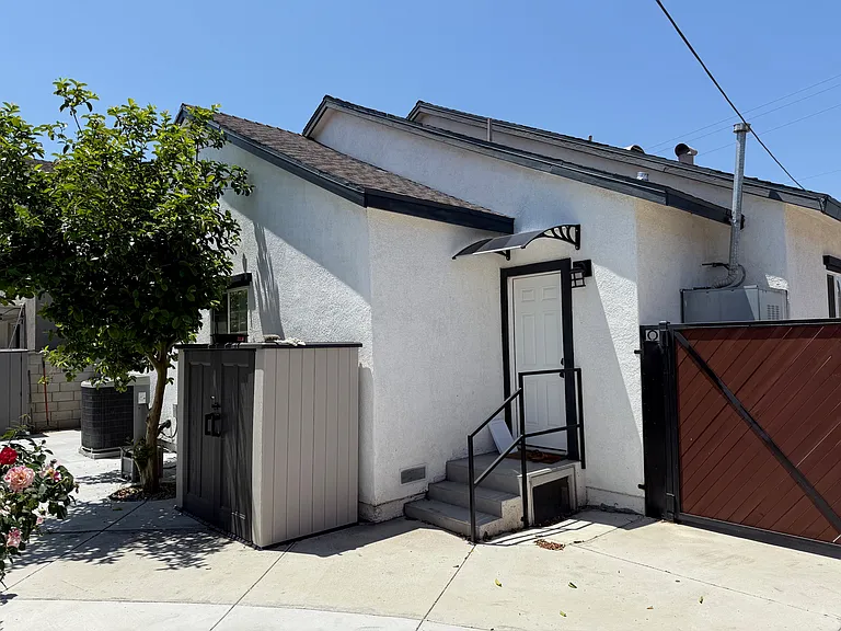10692 Frances Ave — Photo 5